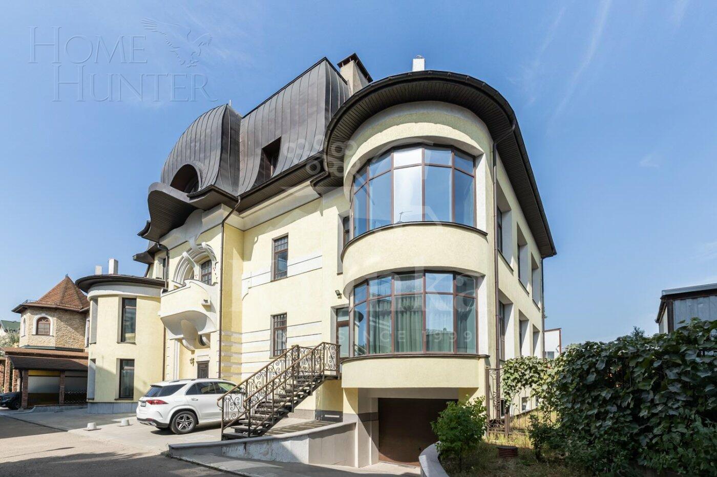 3-этажный коттедж 695 м² без отделки