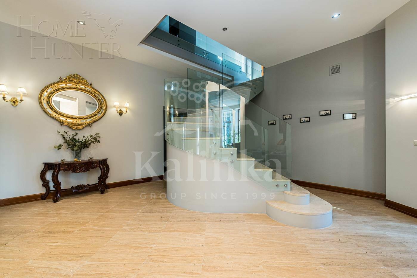 2-этажный коттедж 1 100 м² с отделкой