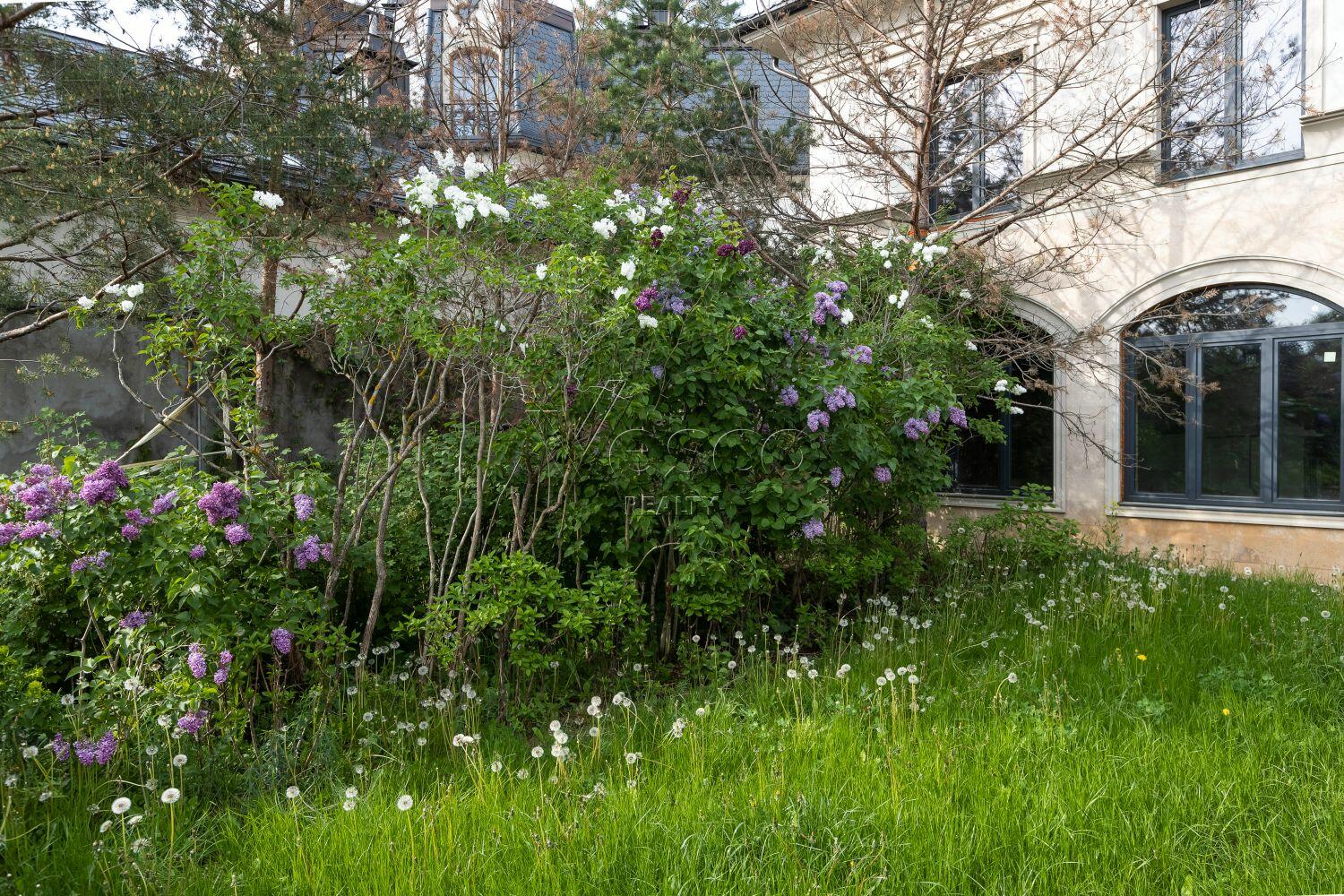 3-этажный коттедж 900 м² без отделки