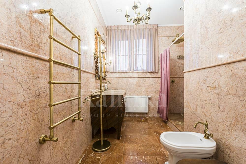 3-этажный таунхаус 700 м² с отделкой