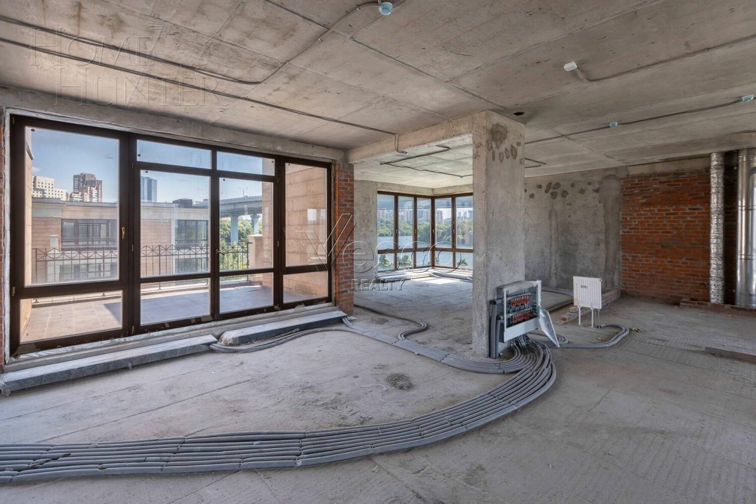 4-УРОВНЕВЫЙ ОСОБНЯК БЕЗ ОТДЕЛКИ 840 М² НА 1 ЭТАЖЕ