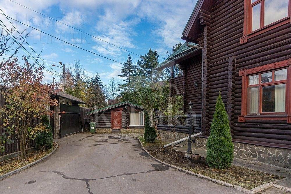 3-этажный коттедж 700 м² с отделкой