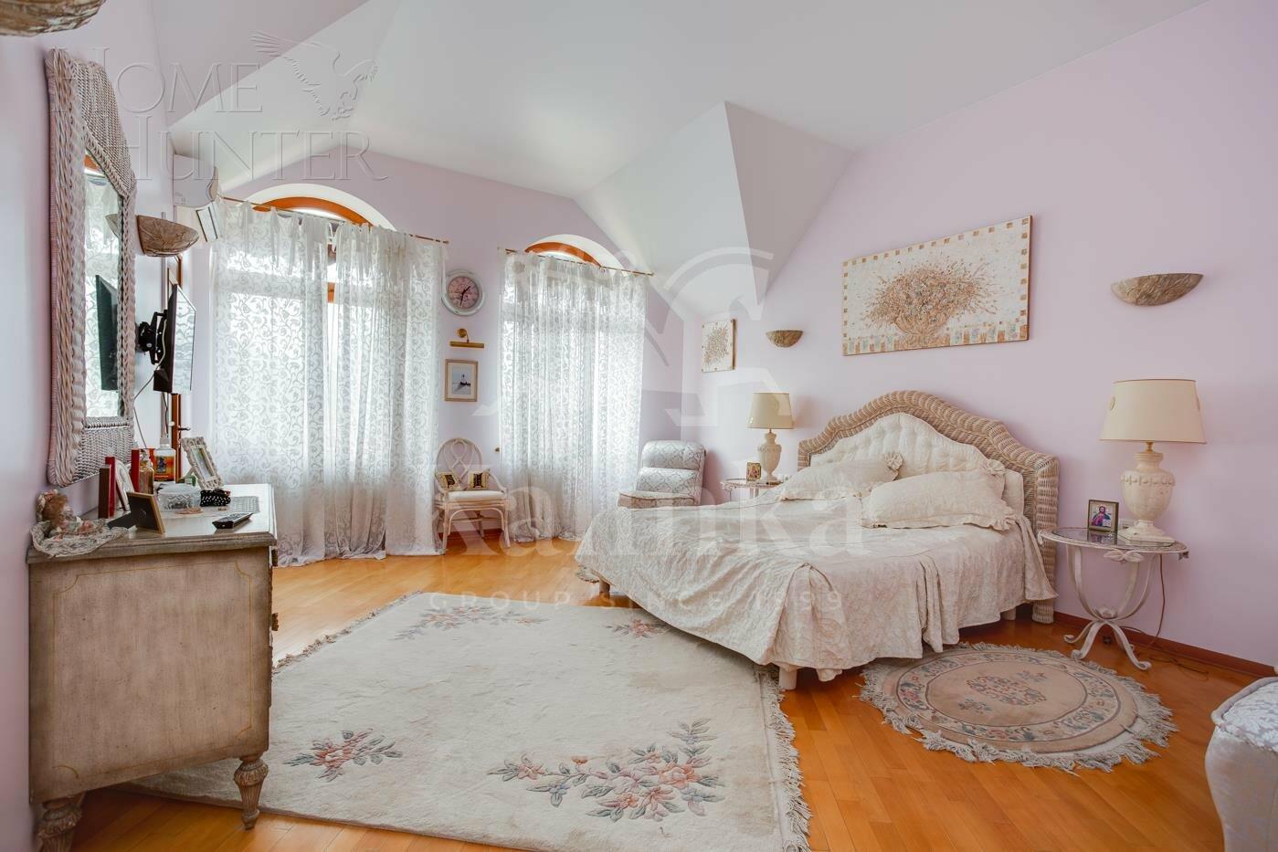 2-этажный коттедж 550 м² с отделкой