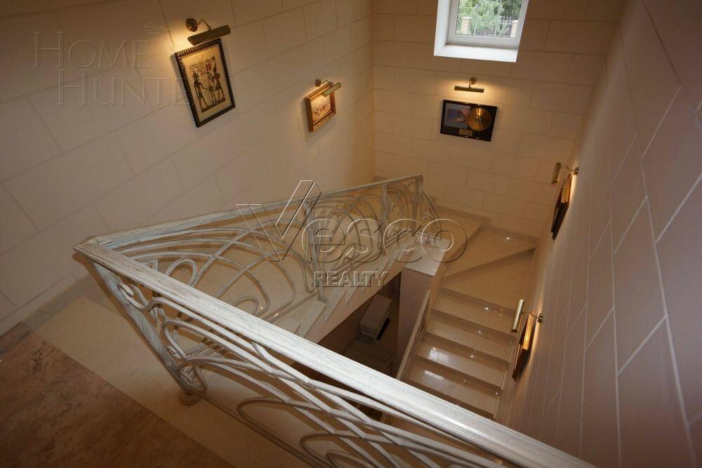 2-этажный коттедж 850 м² с отделкой