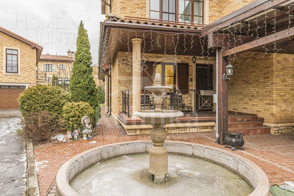 3-этажный таунхаус 700 м² с отделкой