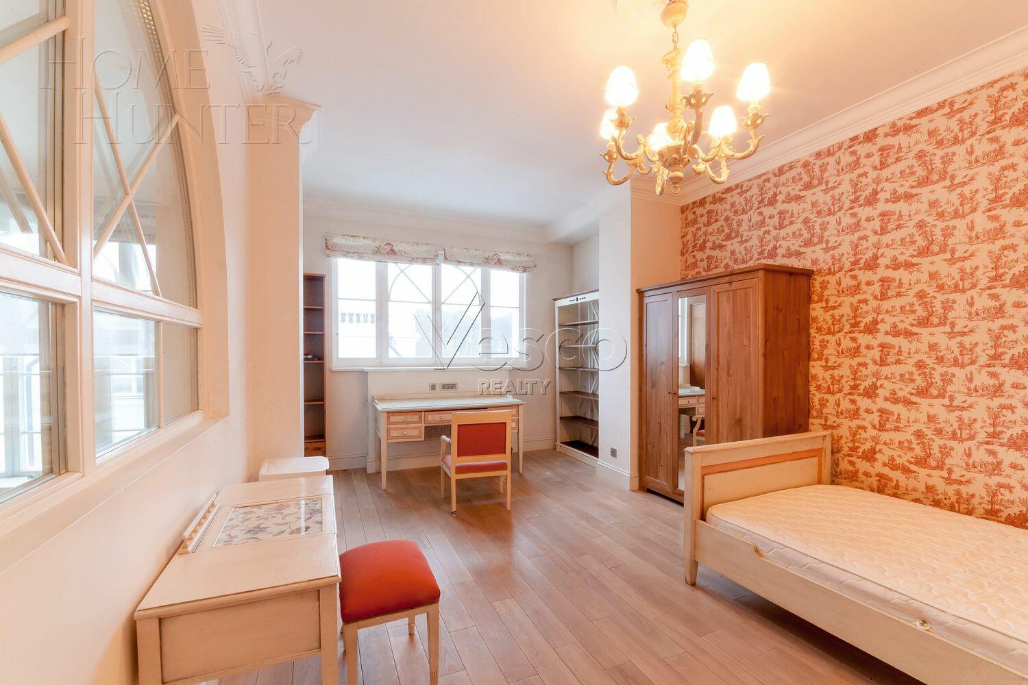 4-УРОВНЕВЫЙ ТАУНХАУС С ОТДЕЛКОЙ 610 М² НА 1 ЭТАЖЕ