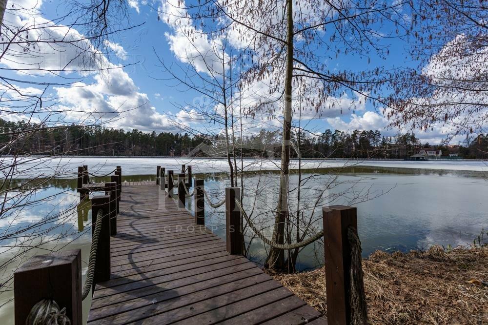 3-этажный коттедж 560 м² с отделкой