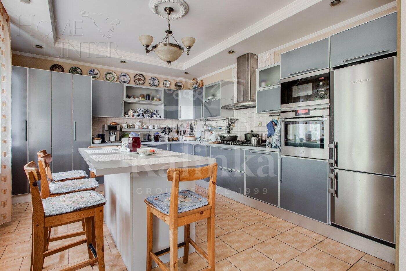 2-этажный коттедж 880 м² с отделкой