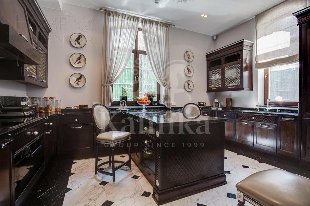 3-этажный коттедж 560 м² с отделкой