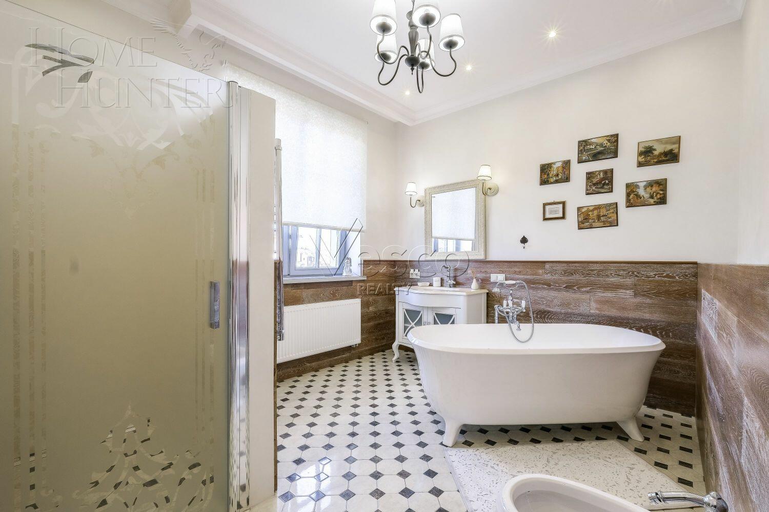 2-этажный коттедж 200 м² с отделкой