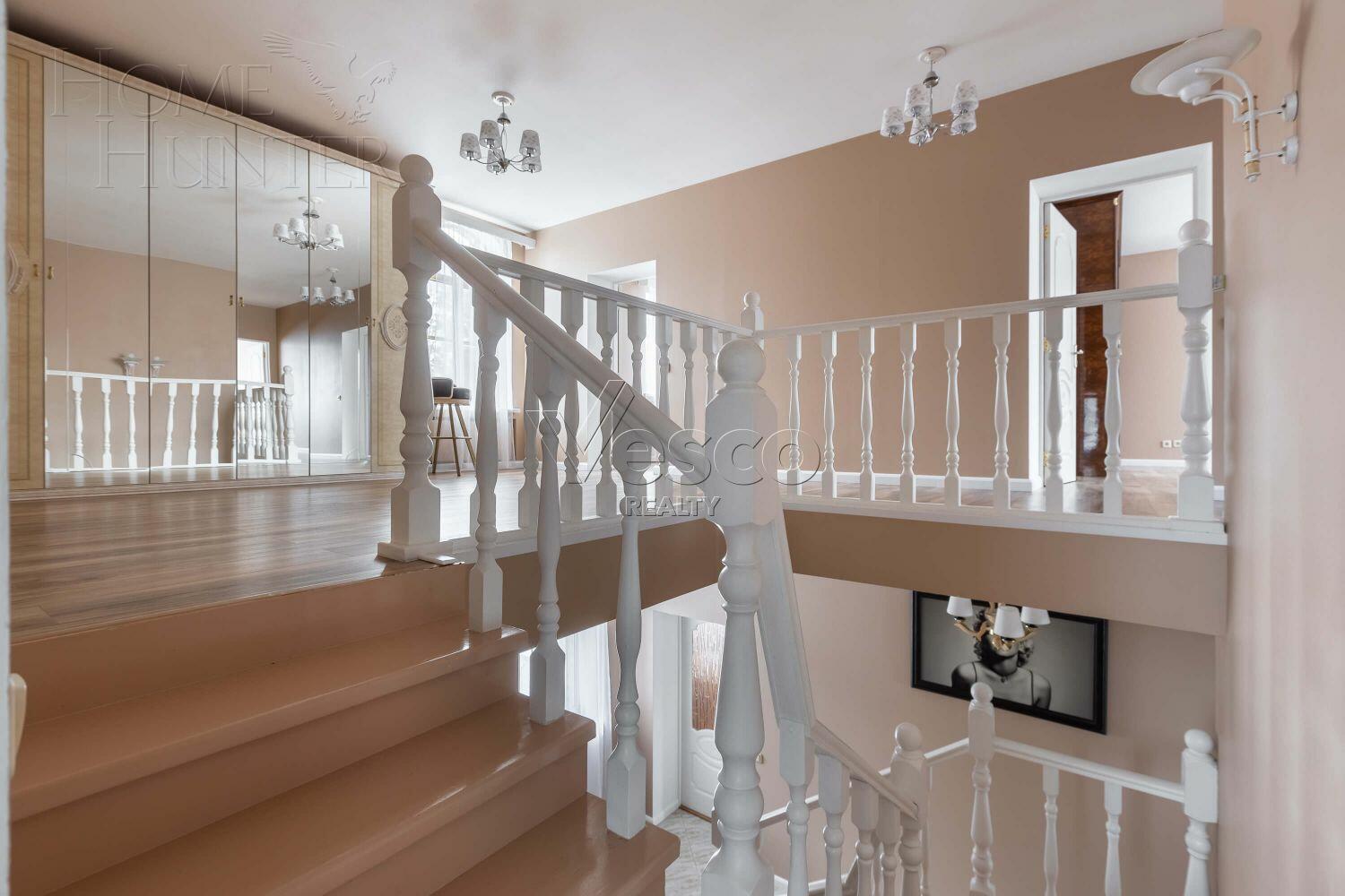 2-этажный коттедж 1 500 м² с отделкой