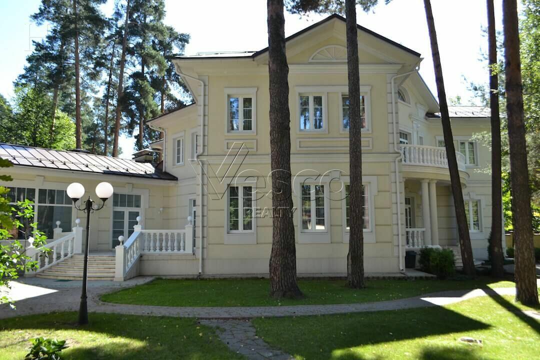 2-этажный коттедж 860 м² с отделкой