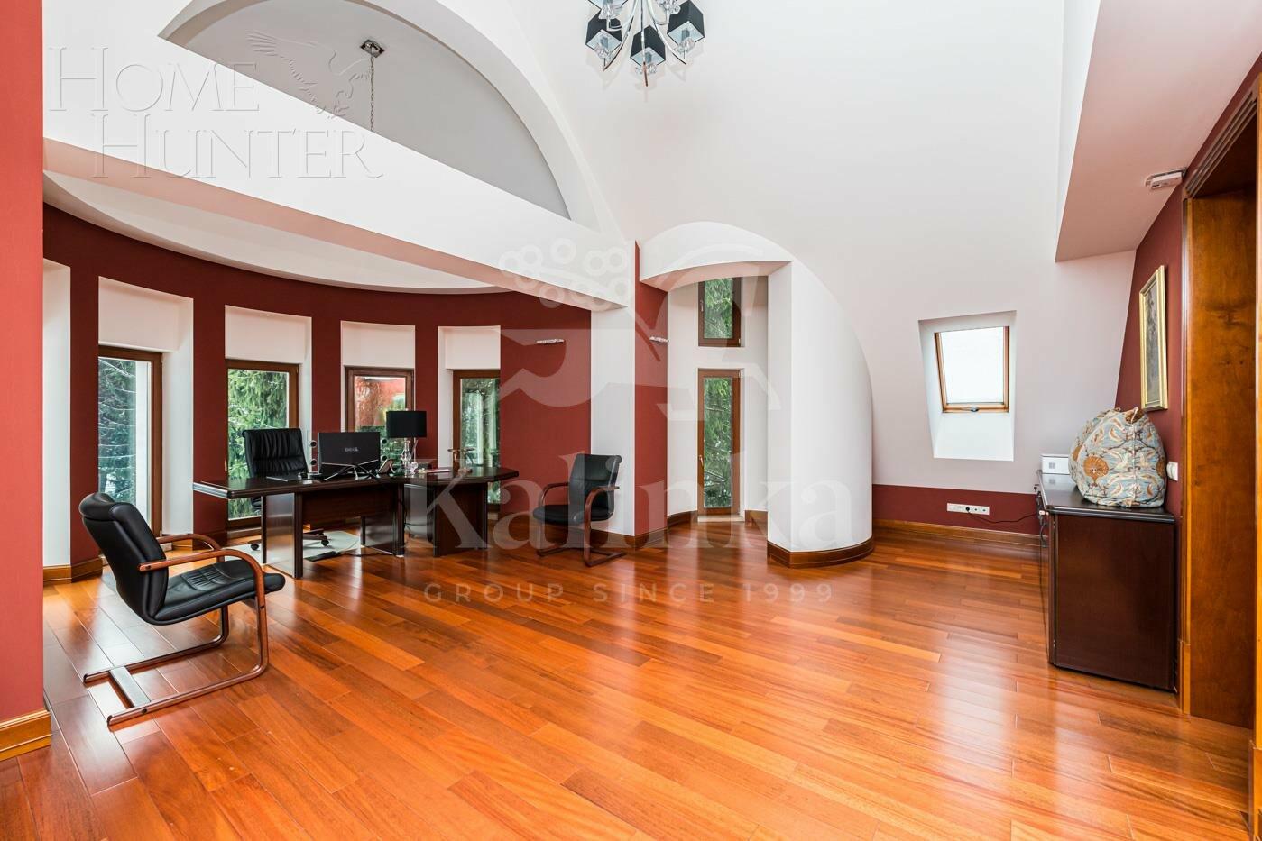 2-этажный коттедж 1 100 м² с отделкой