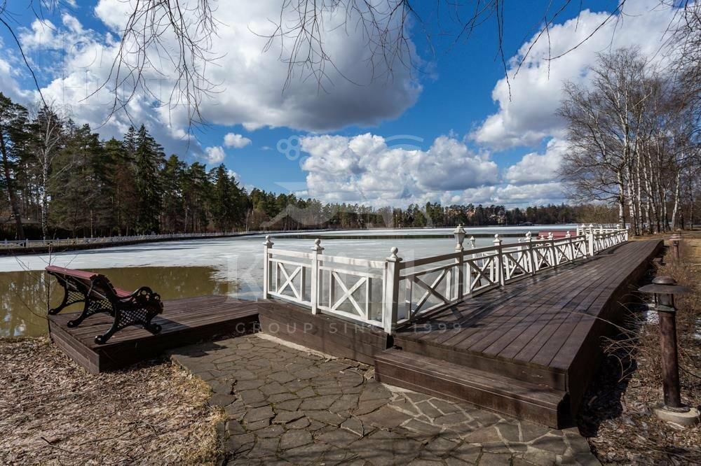 3-этажный коттедж 560 м² с отделкой