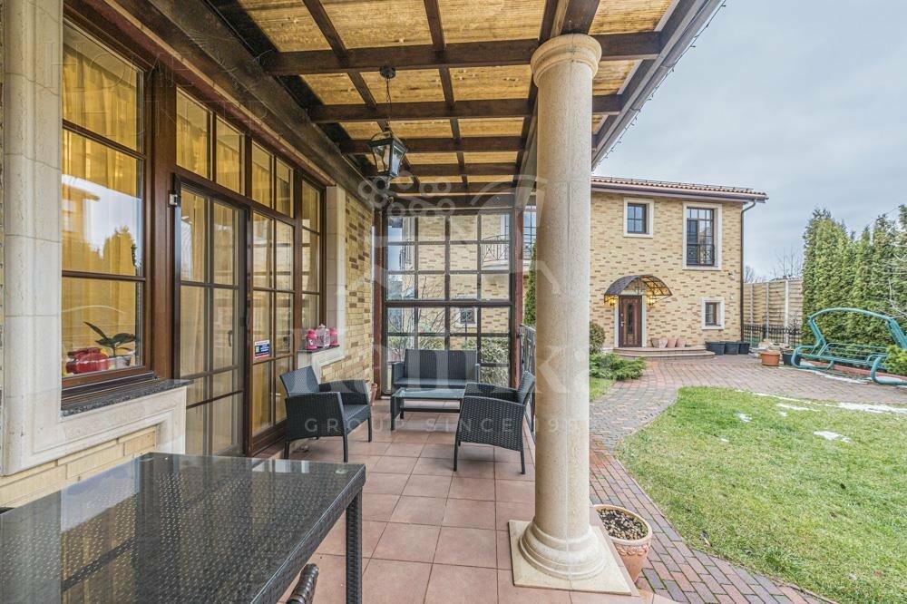 3-этажный таунхаус 700 м² с отделкой