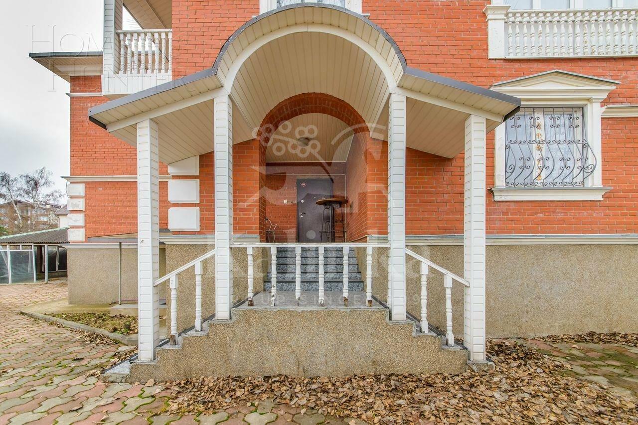 2-этажный коттедж 300 м² с отделкой