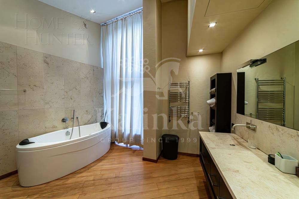 2-этажный коттедж 2 700 м² с отделкой