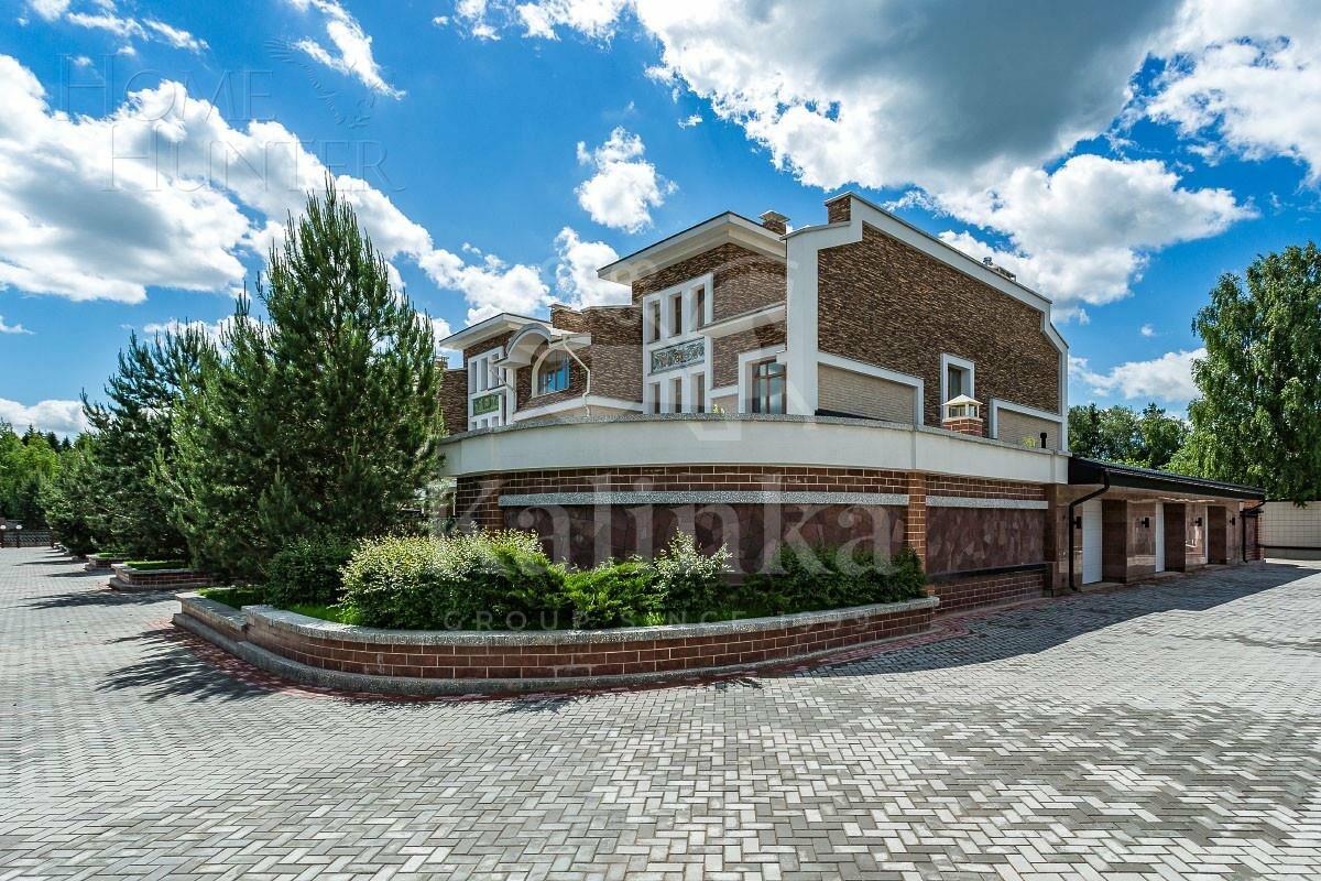 2-этажный таунхаус 630.9 м² с отделкой