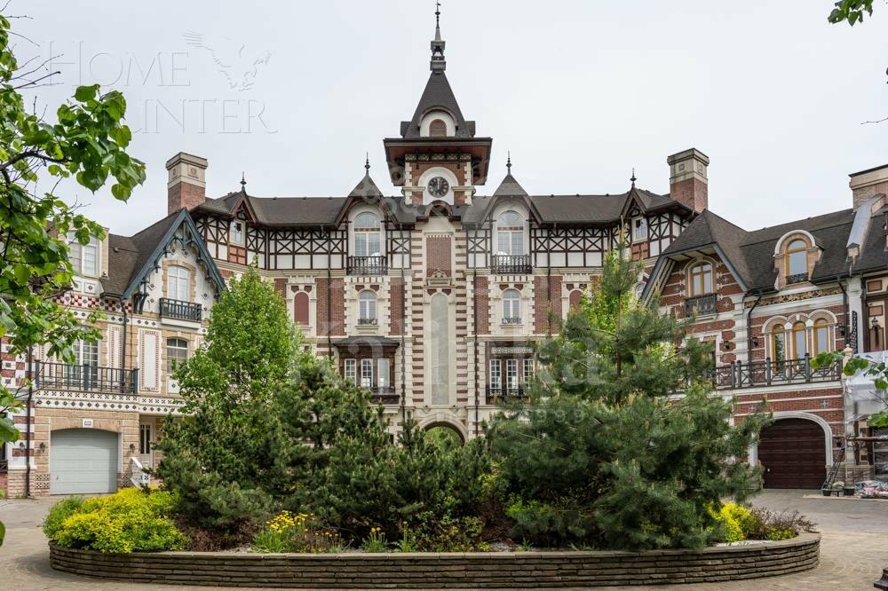 4-этажный таунхаус 362.6 м² без отделки