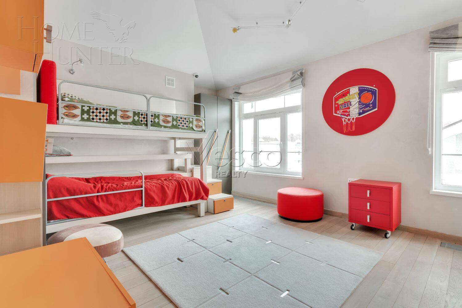 3-УРОВНЕВЫЙ ТАУНХАУС С ОТДЕЛКОЙ 500 М² НА 1 ЭТАЖЕ