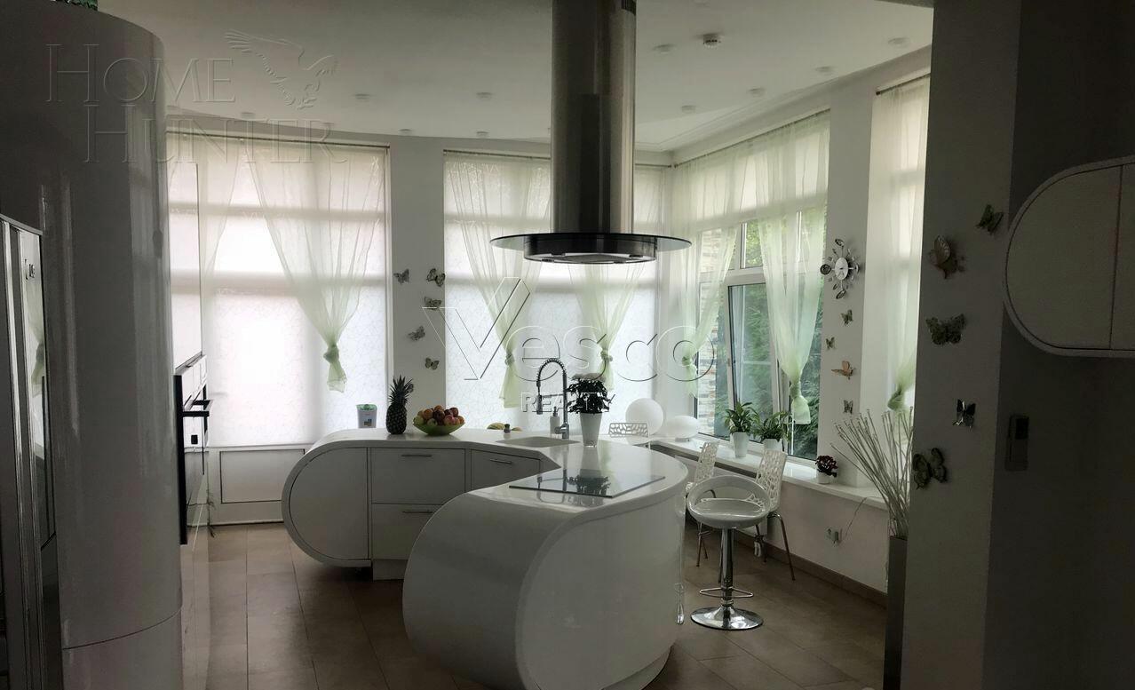 3-этажный коттедж 750 м² с отделкой