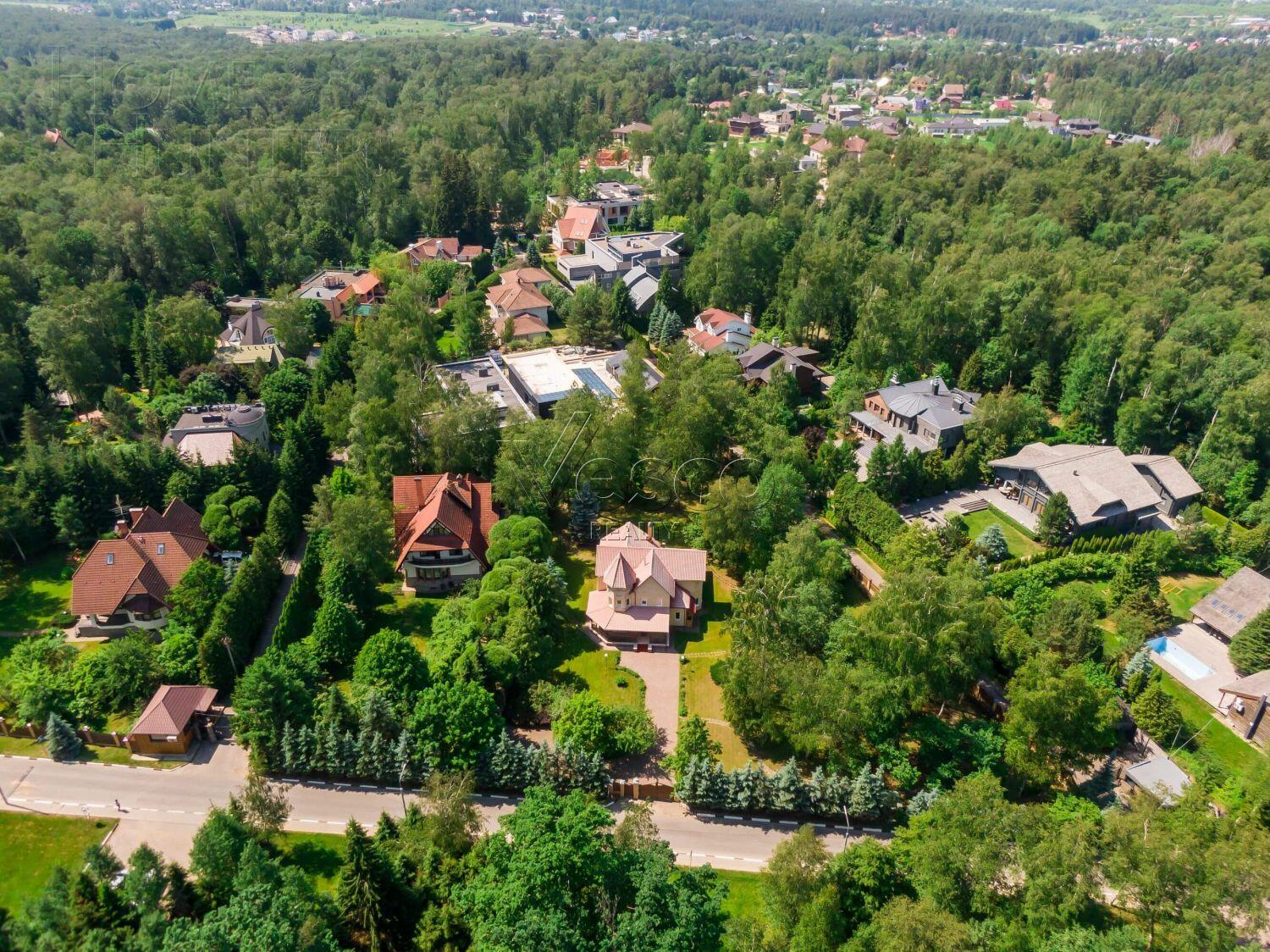 2-этажный коттедж 2 500 м² с отделкой