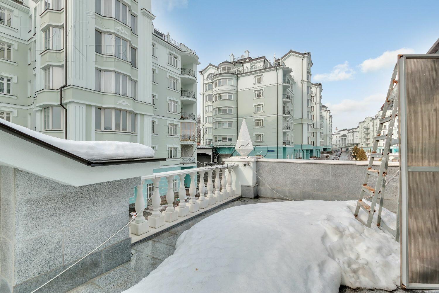 3-УРОВНЕВЫЙ ТАУНХАУС С ОТДЕЛКОЙ 500 М² НА 1 ЭТАЖЕ