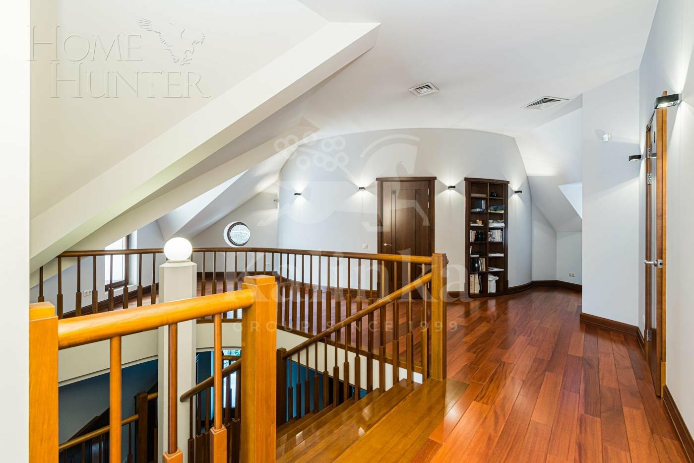 2-этажный коттедж 1 100 м² с отделкой