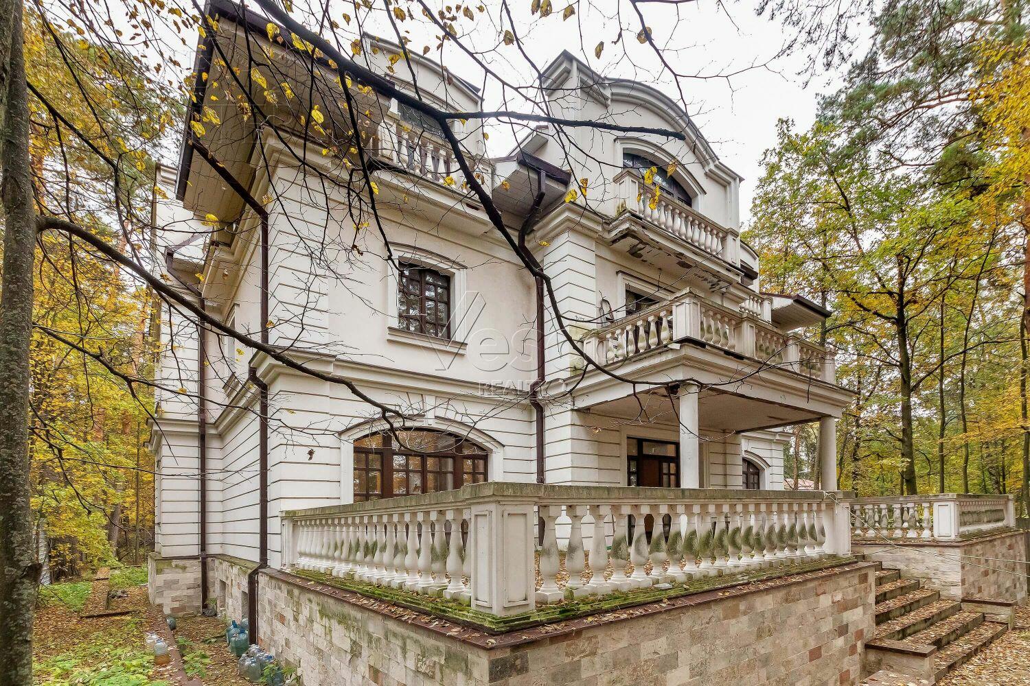 2-этажный коттедж 900 м² без отделки