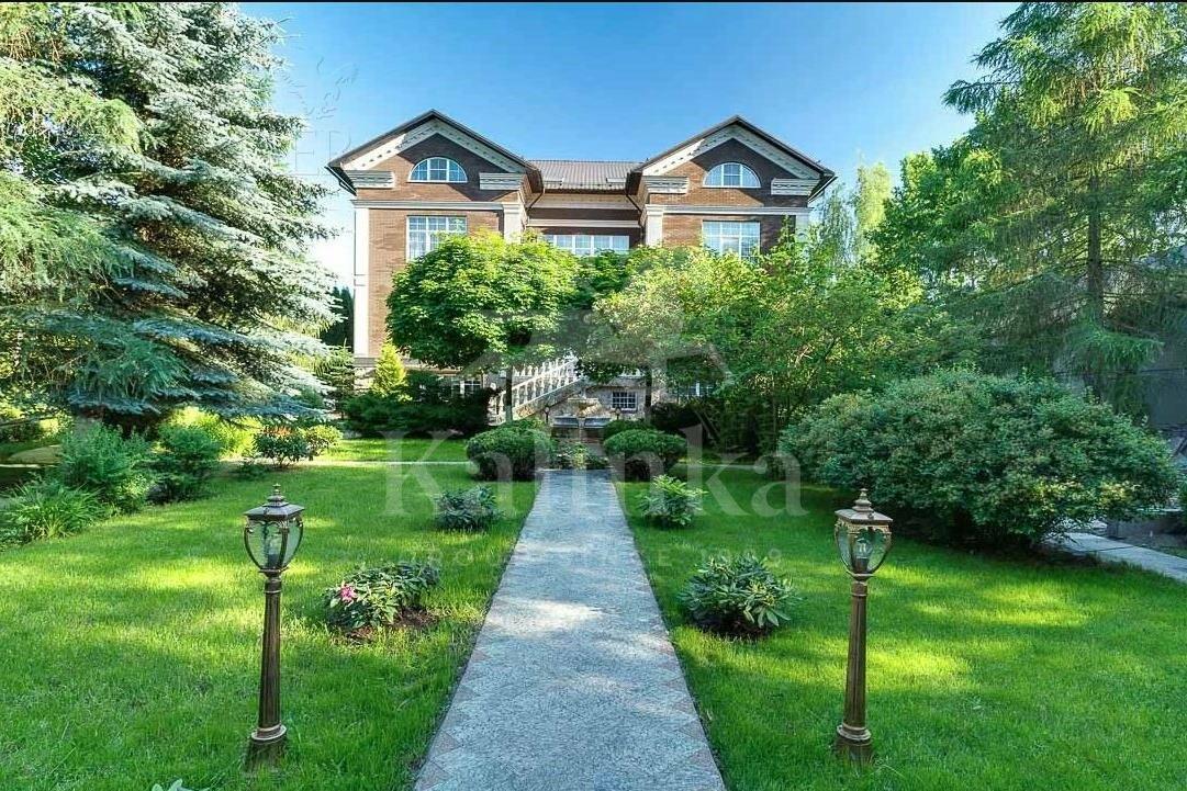 3-этажный коттедж 1 200 м² с отделкой