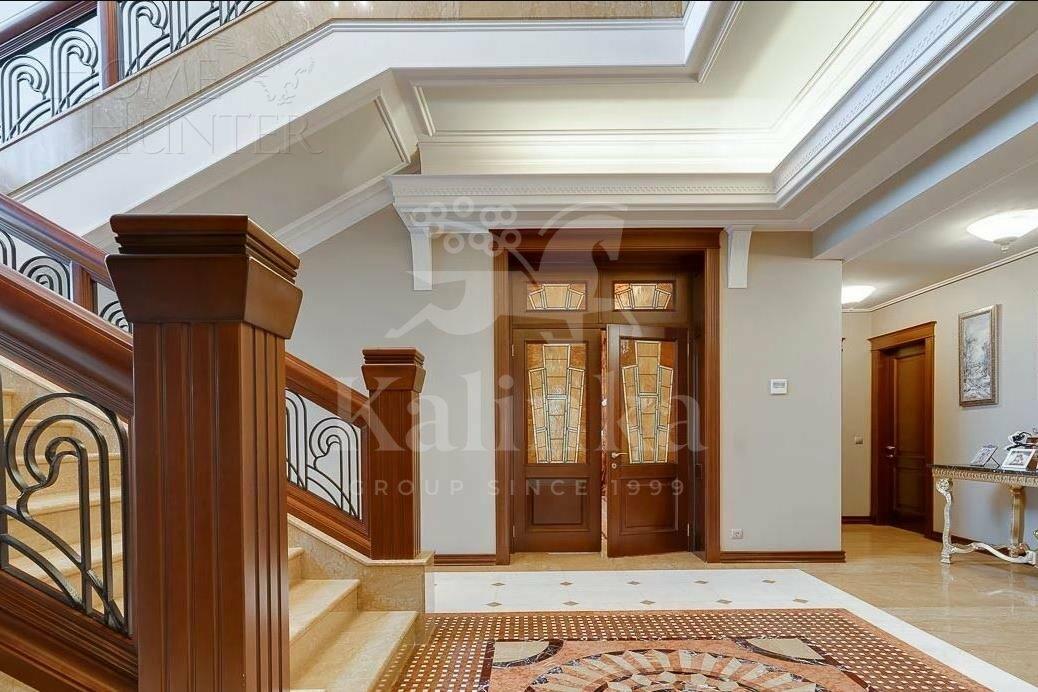 3-этажный коттедж 1 200 м² с отделкой