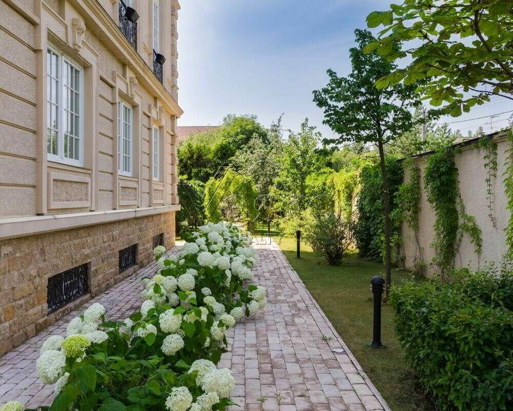 2-этажный коттедж 800 м² с отделкой