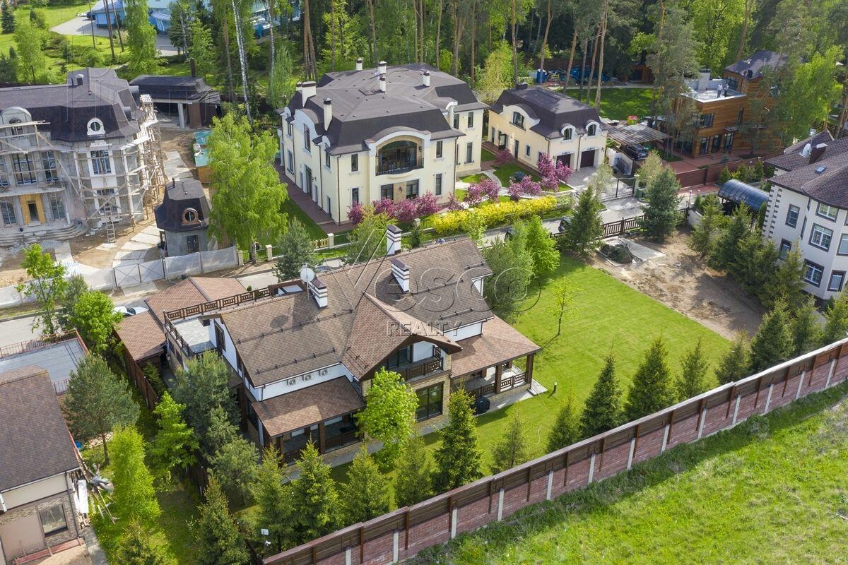 2-этажный коттедж 450 м² с отделкой