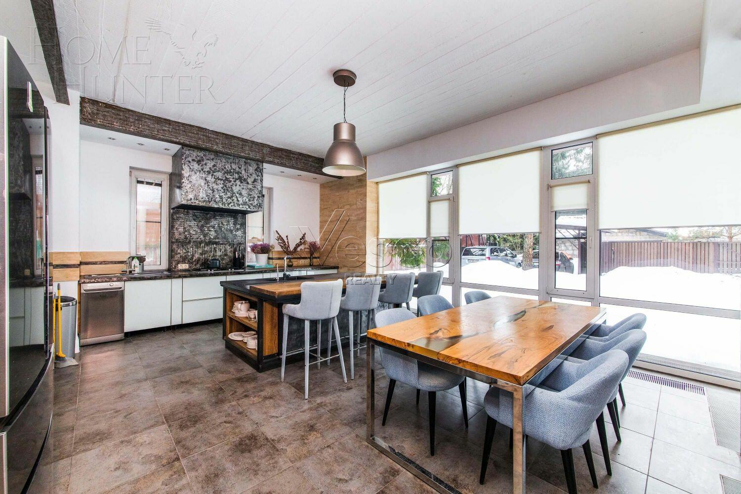 2-этажный коттедж 300 м² с отделкой