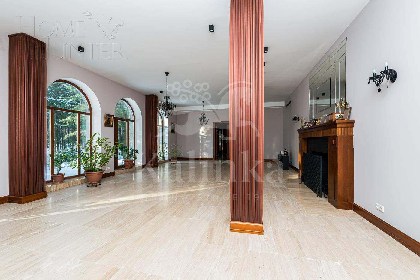 2-этажный коттедж 1 100 м² с отделкой