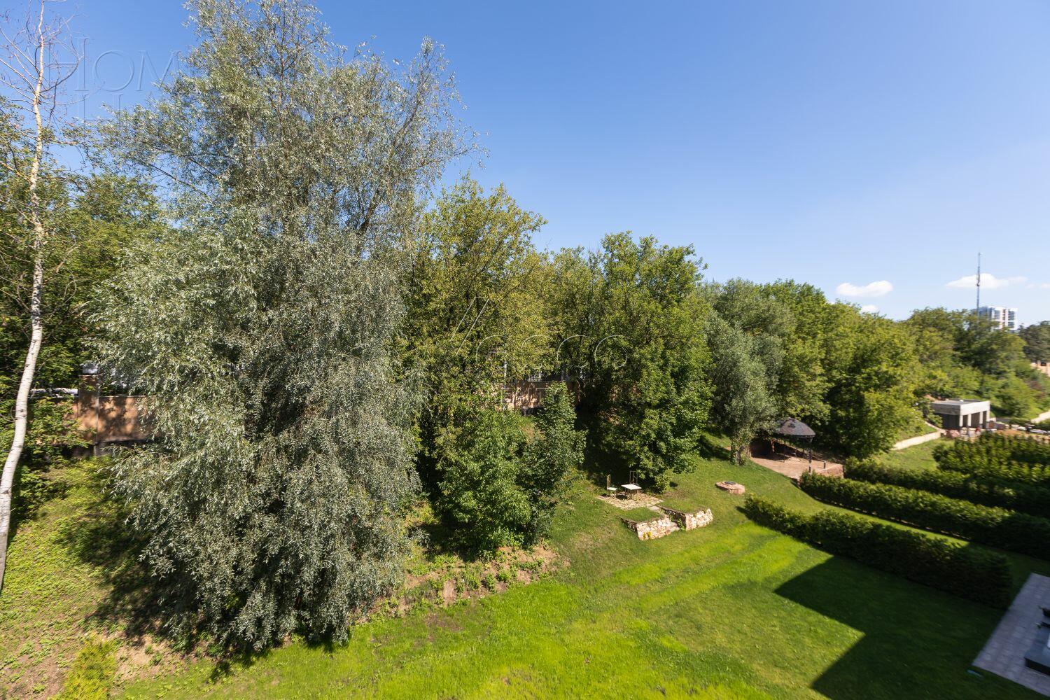 4-УРОВНЕВЫЙ ТАУНХАУС БЕЗ ОТДЕЛКИ 420 М² НА 1 ЭТАЖЕ