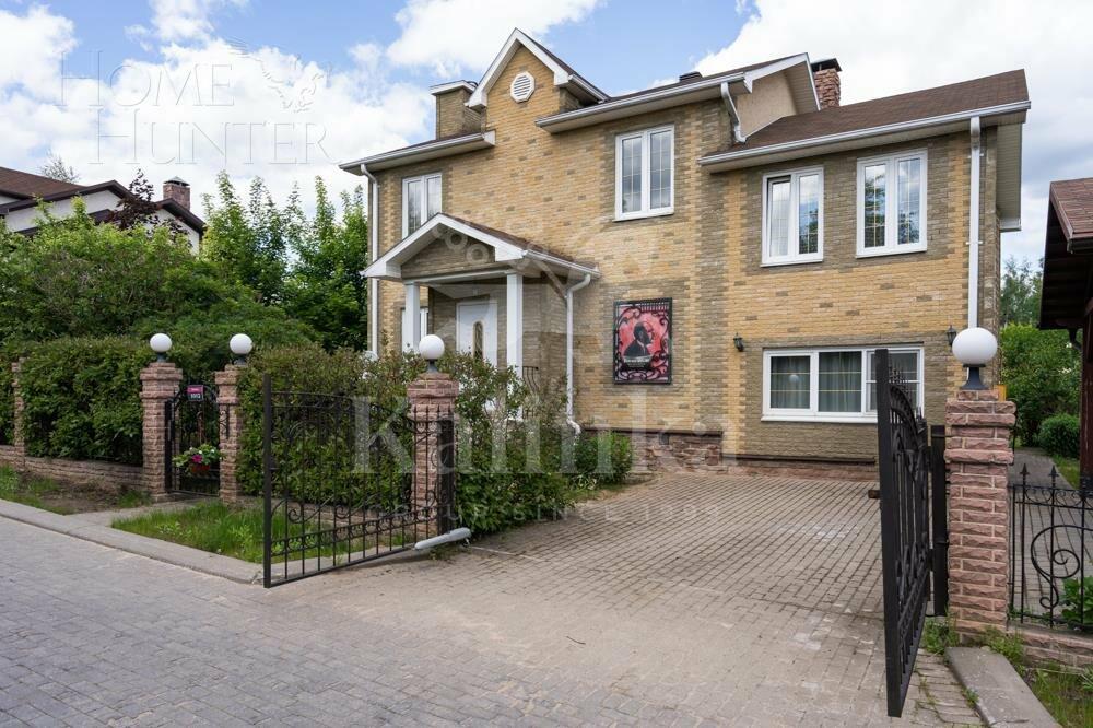 2-этажный коттедж 200 м² с отделкой