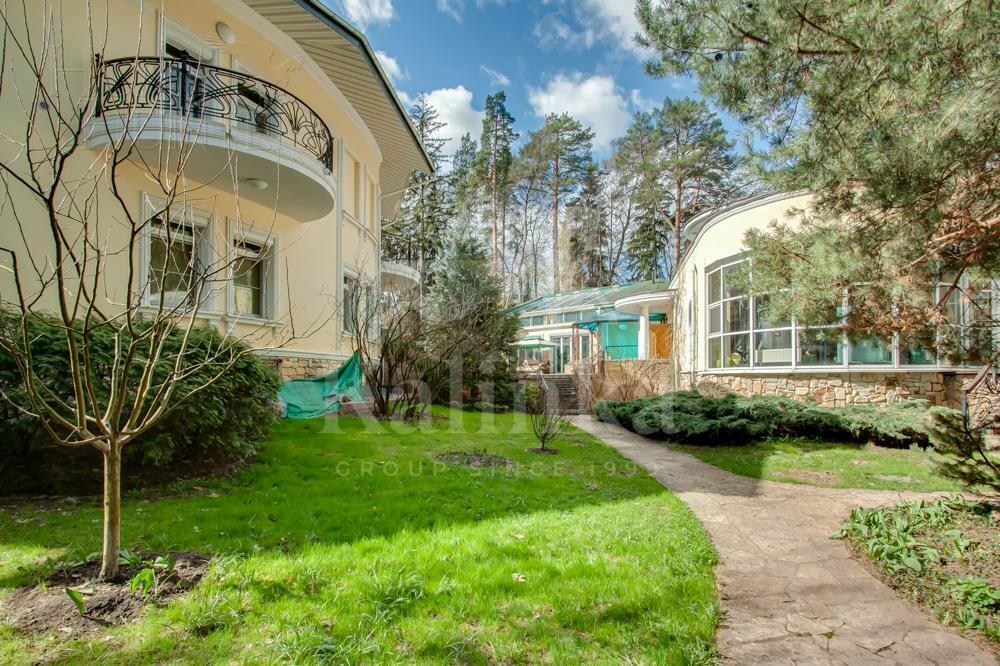 4-этажный коттедж 1 352 м² с отделкой