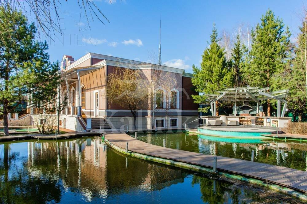 2-этажный коттедж 1 700 м² с отделкой