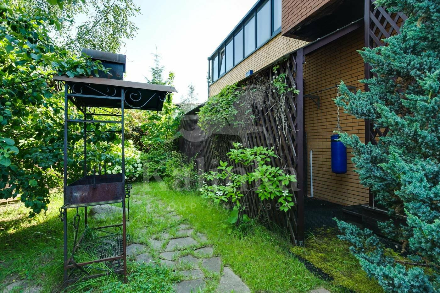 3-этажный таунхаус 360 м² с отделкой