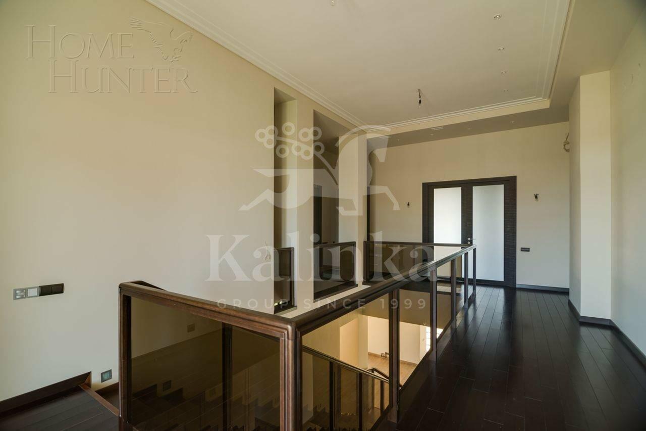 2-этажный коттедж 800 м² с отделкой