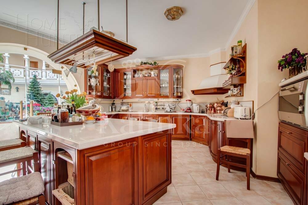 4-этажный коттедж 1 352 м² с отделкой