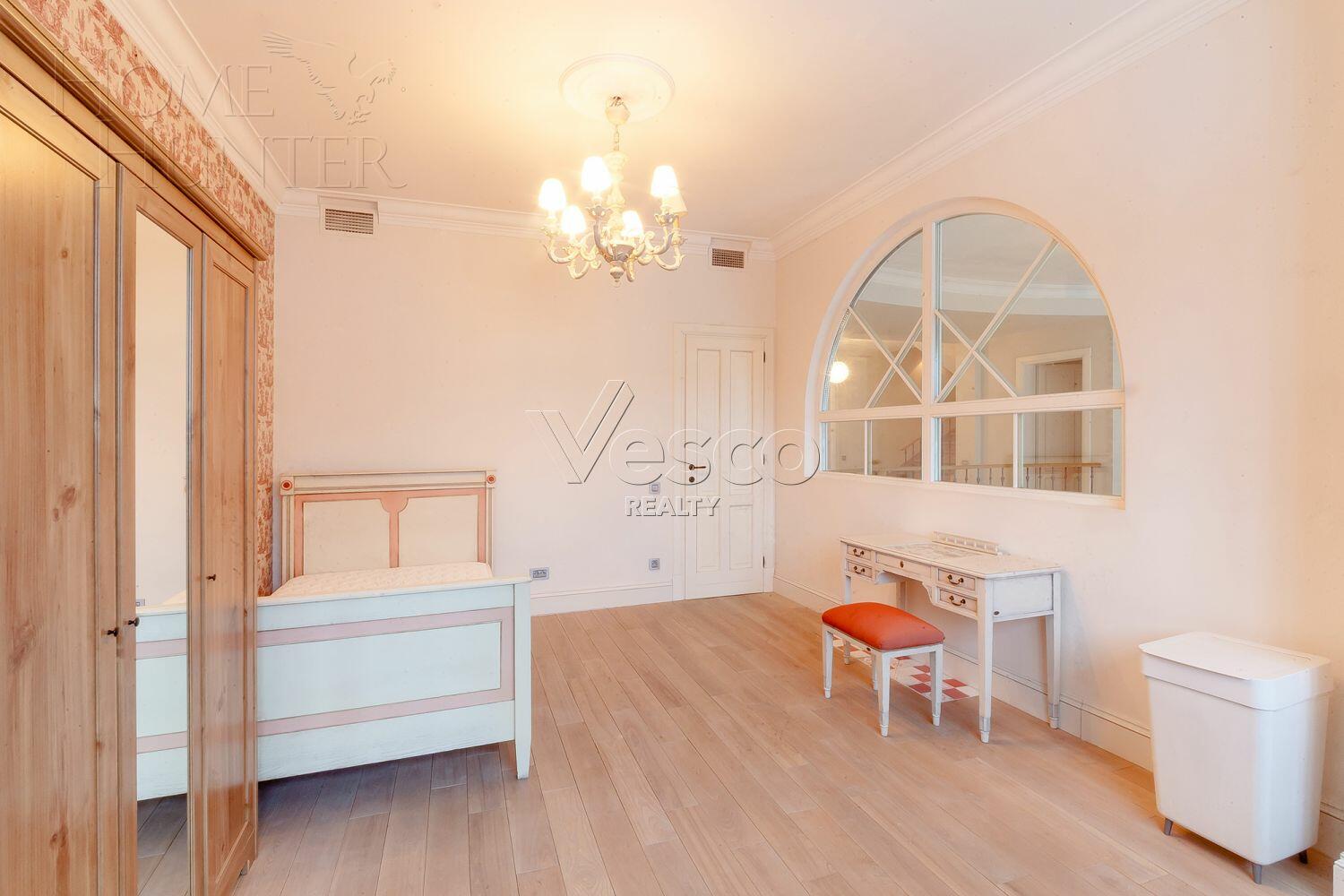 4-УРОВНЕВЫЙ ТАУНХАУС С ОТДЕЛКОЙ 610 М² НА 1 ЭТАЖЕ