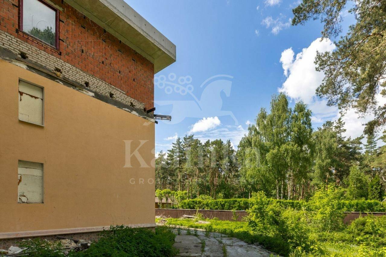 3-этажный коттедж 800 м² без отделки