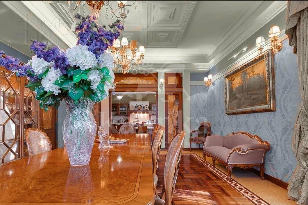 3-этажный коттедж 1 200 м² с отделкой