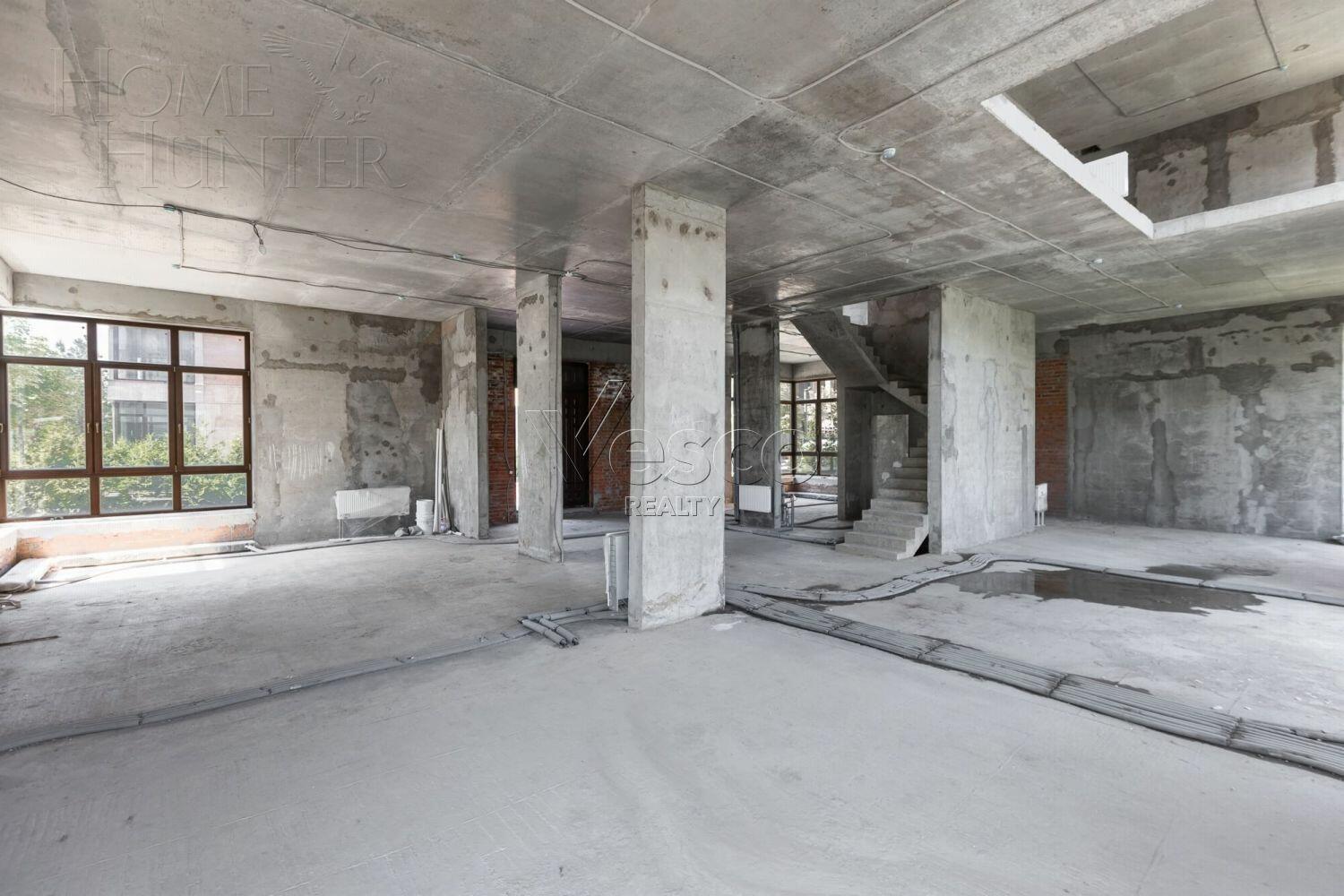 4-УРОВНЕВЫЙ ОСОБНЯК БЕЗ ОТДЕЛКИ 840 М² НА 1 ЭТАЖЕ