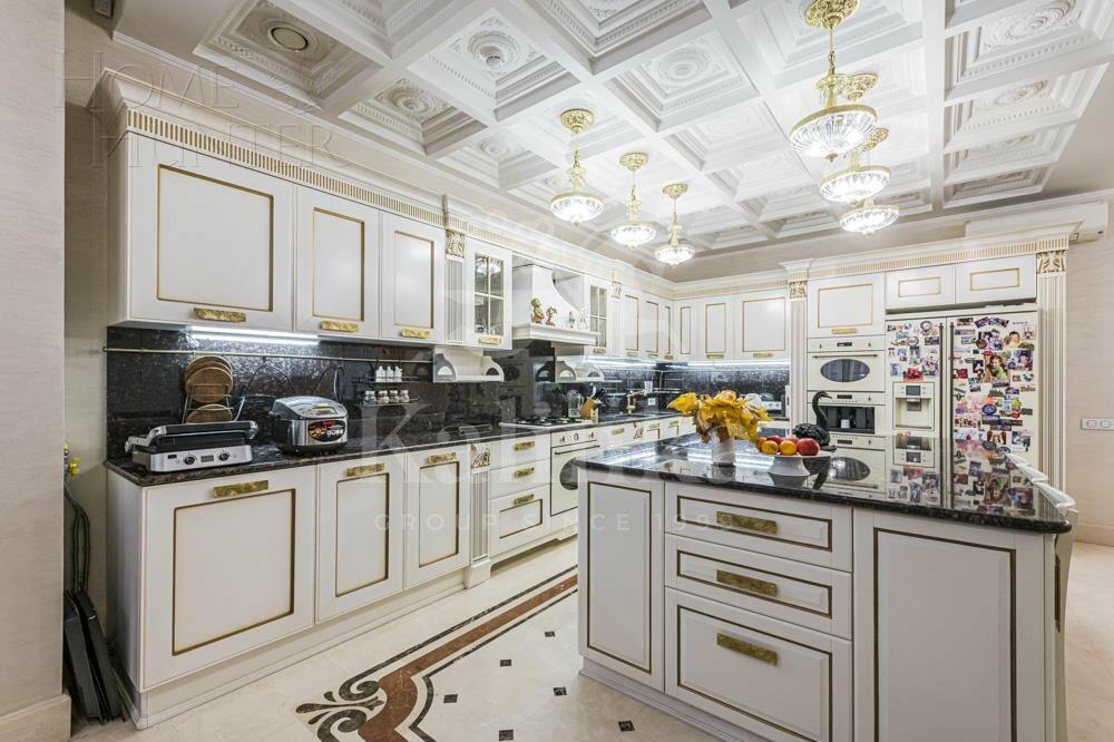 3-этажный таунхаус 700 м² с отделкой