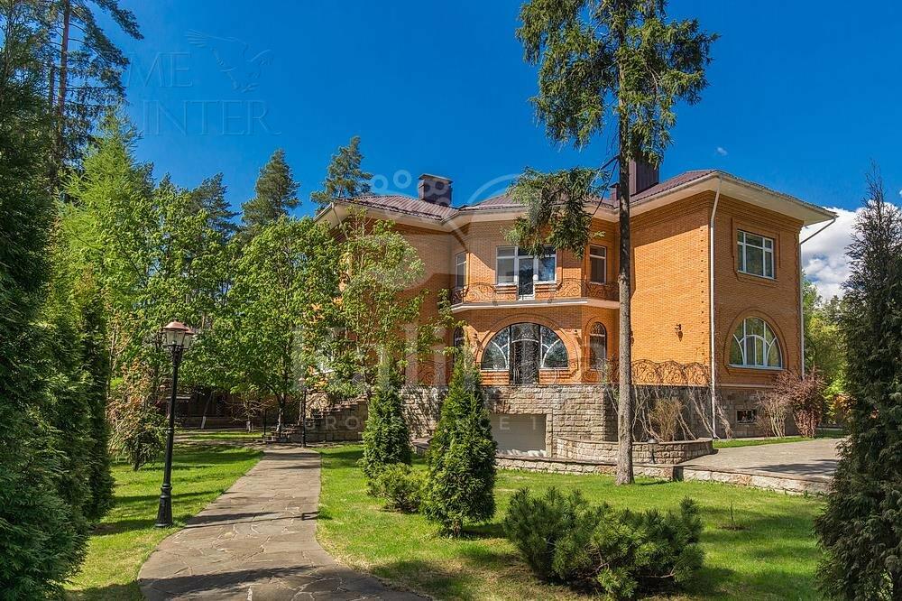 4-этажный коттедж 1 000 м² с отделкой