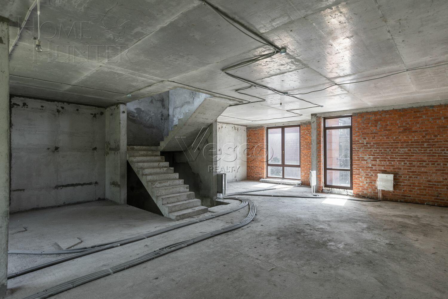 4-УРОВНЕВЫЙ ТАУНХАУС БЕЗ ОТДЕЛКИ 415 М² НА 1 ЭТАЖЕ