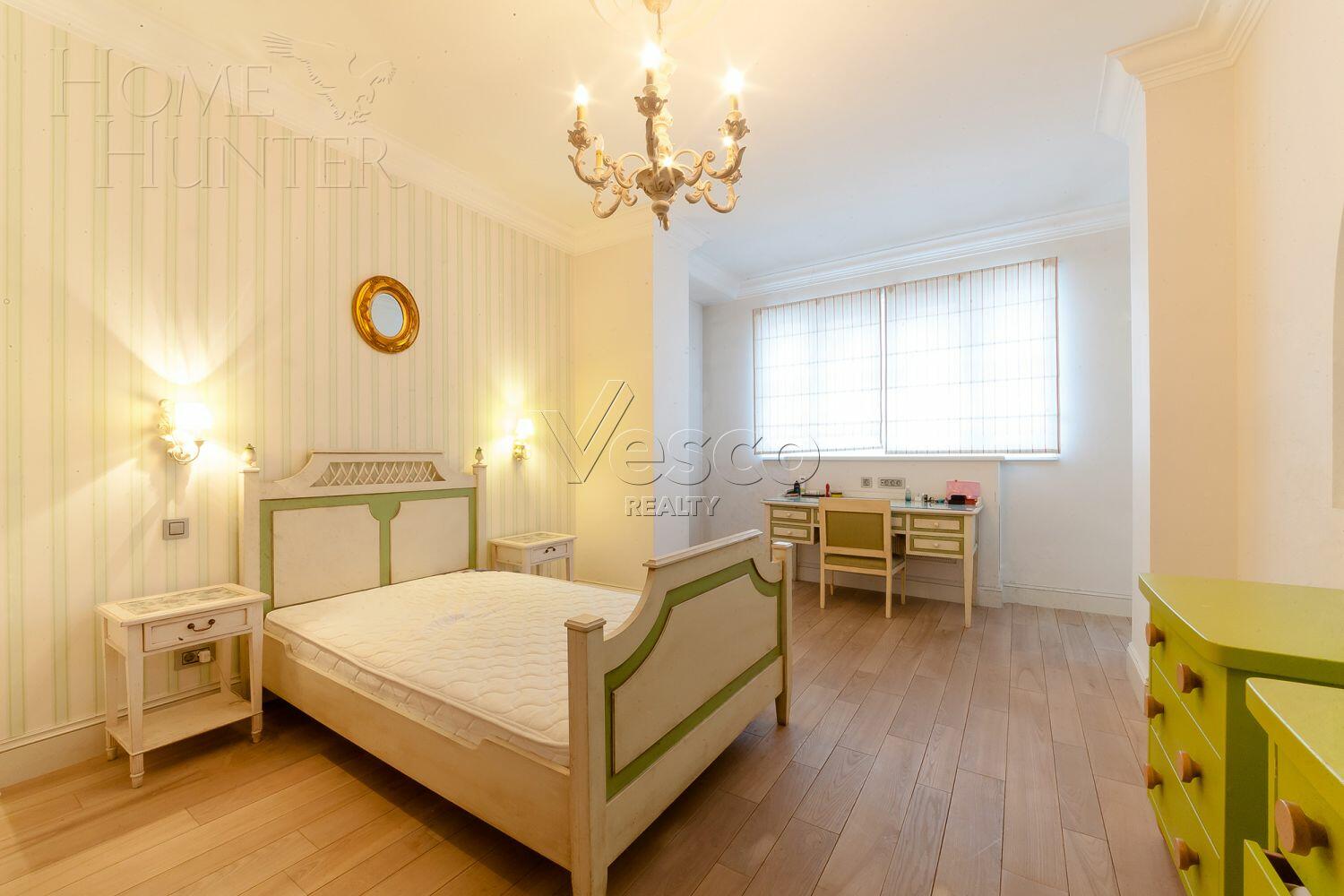 4-УРОВНЕВЫЙ ТАУНХАУС С ОТДЕЛКОЙ 610 М² НА 1 ЭТАЖЕ